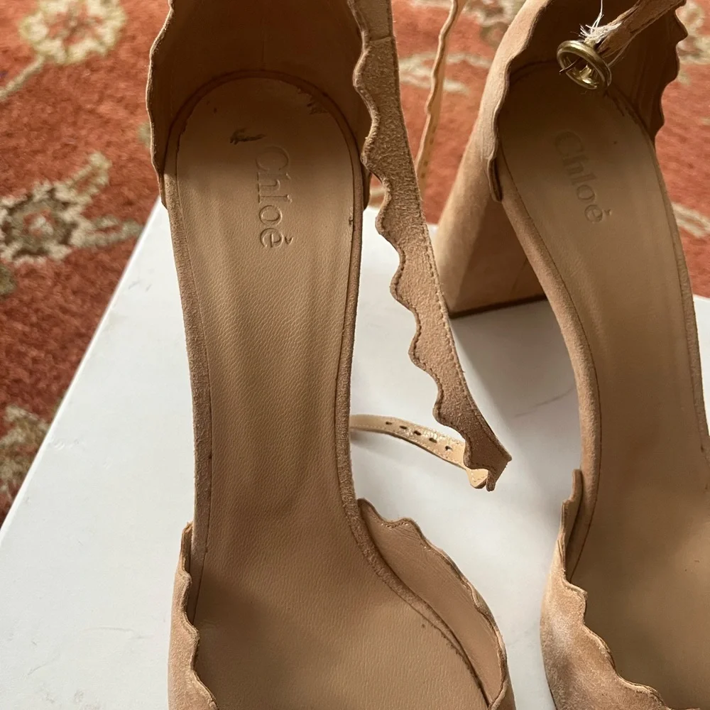 Chloe Tan Scalloped Heels, ankle strap, beige suede NWT, lid missing from box 41 - Picture 5 of 6